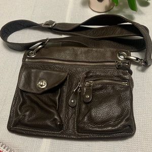 ROOTS TRIBAL 100% Leather in Dark brown colour